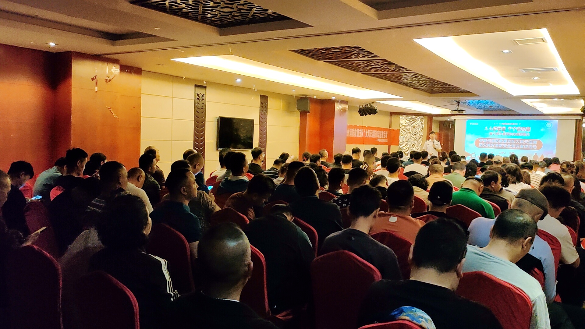 政安消防協助伊犁州消防救援支隊開展“大風天消防知識送教活動” 政安消防協助伊犁州消防救援支隊開展“大風天消防知識送教活動”