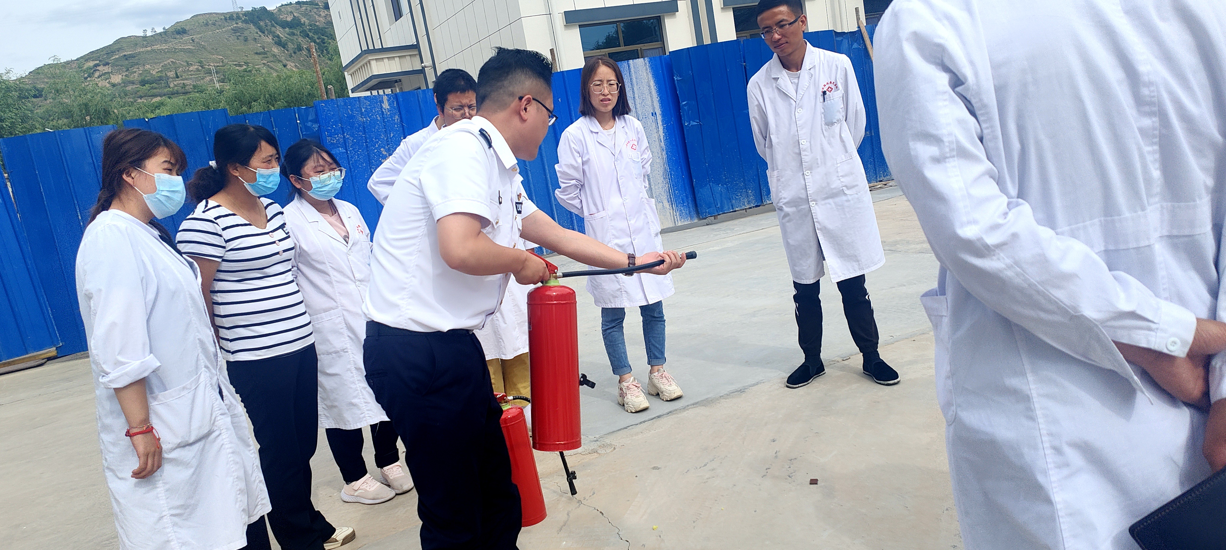 蘭州分中心為臨洮縣殘疾人托養中心開展消防安全培訓及演練活動 蘭州分中心為臨洮縣殘疾人托養中心開展消防安全培訓及演練活動