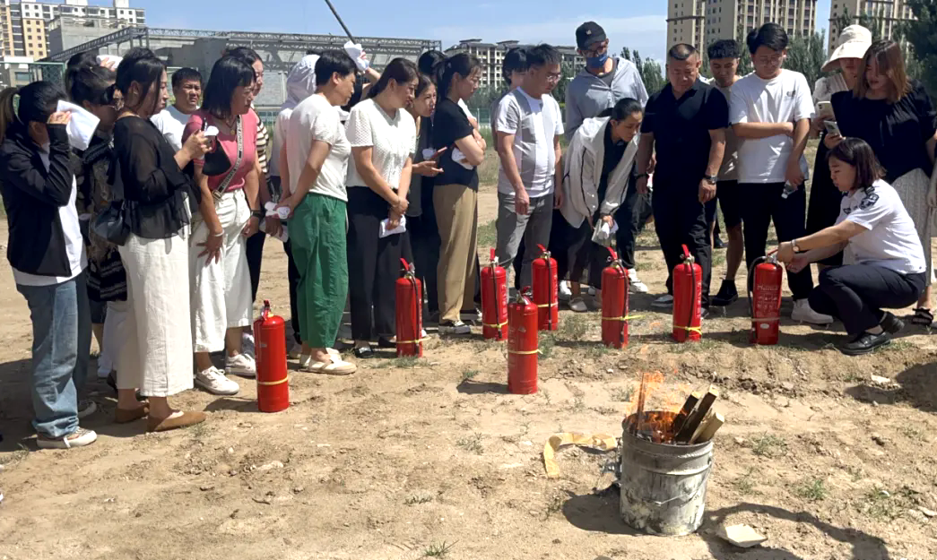呼和浩特分中心為達(dá)拉特旗文化和旅游行業(yè)開展消防安全培訓(xùn)及疏散應(yīng)急演練 呼和浩特分中心為達(dá)拉特旗文化和旅游行業(yè)開展消防安全培訓(xùn)及疏散應(yīng)急演練